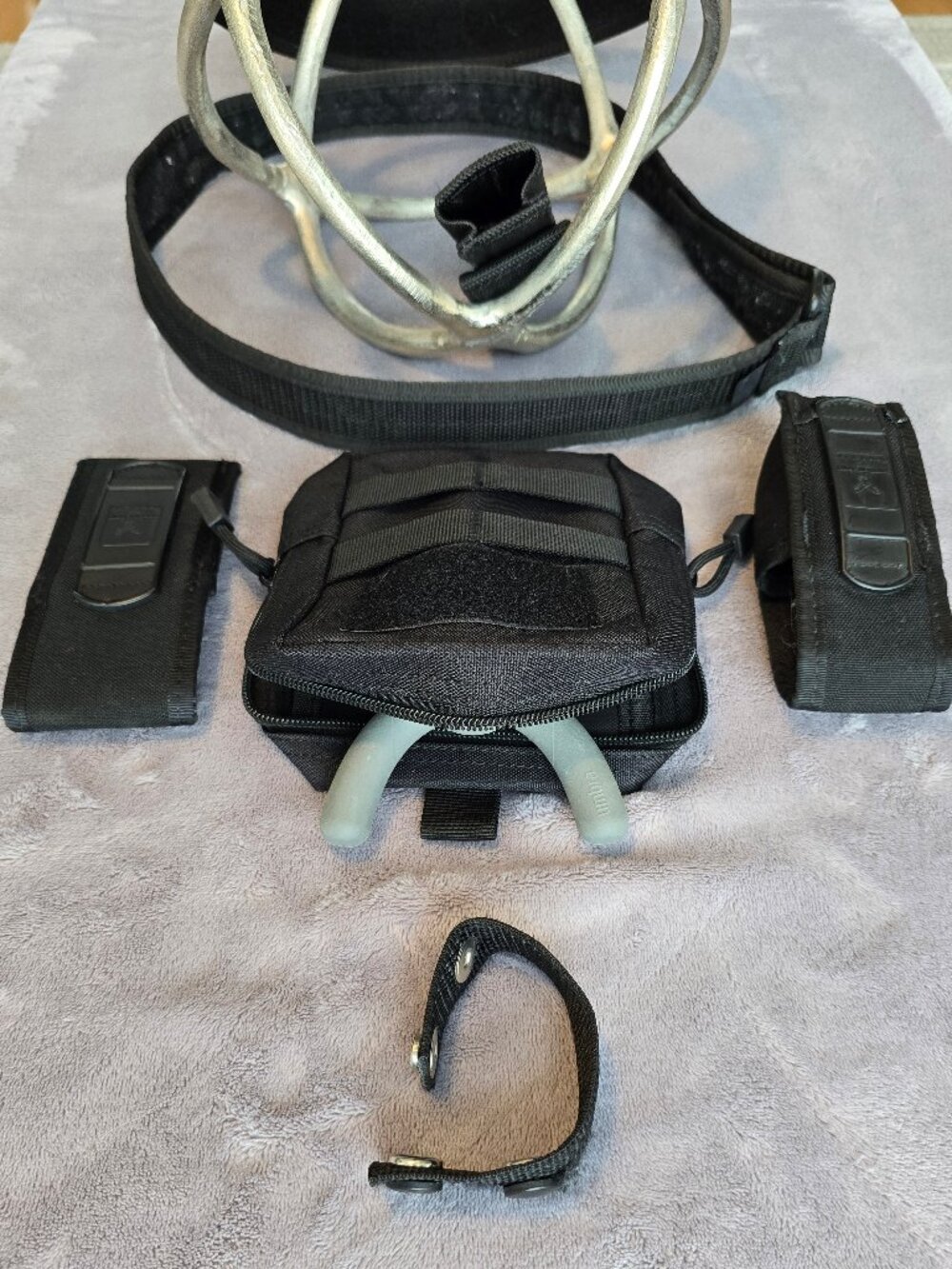 Tactical heavy inner and outer belt and pouches. - Picture 7 of 9